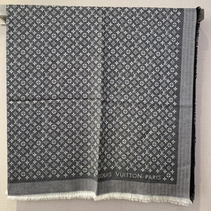 Louis Vuitton Scarf LV00090